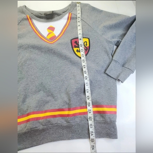 Harry Potter Pullover Teens Junior 2XL Gray Gryffindor Fleece Sweater  NWOT - Picture 3 of 5